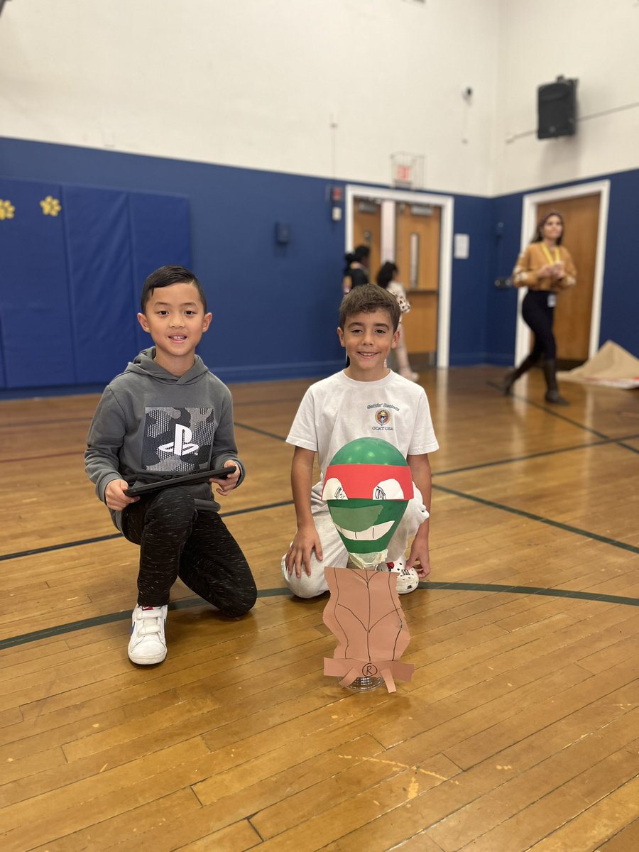 mrsrcarinoFS's tweet photo. What an exciting multidisciplinary project between coding, STEAM, art and library.  The strength of collaboration across subjects models the integration of  learning and real life problem solving for our students! Balloons on Washington Street was so fun to watch! #wearewss 🎈🦃 https://t.co/tpFpLjxWCh