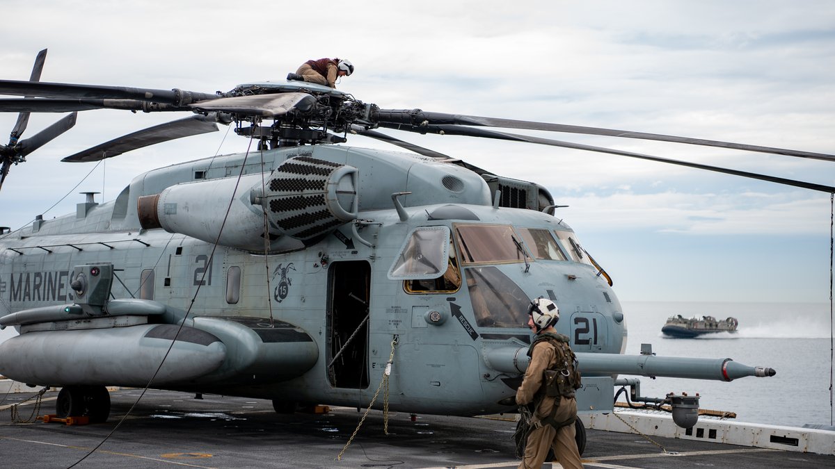 A #Marine CH-53E Super Stallion assigned to the “White Knights” of