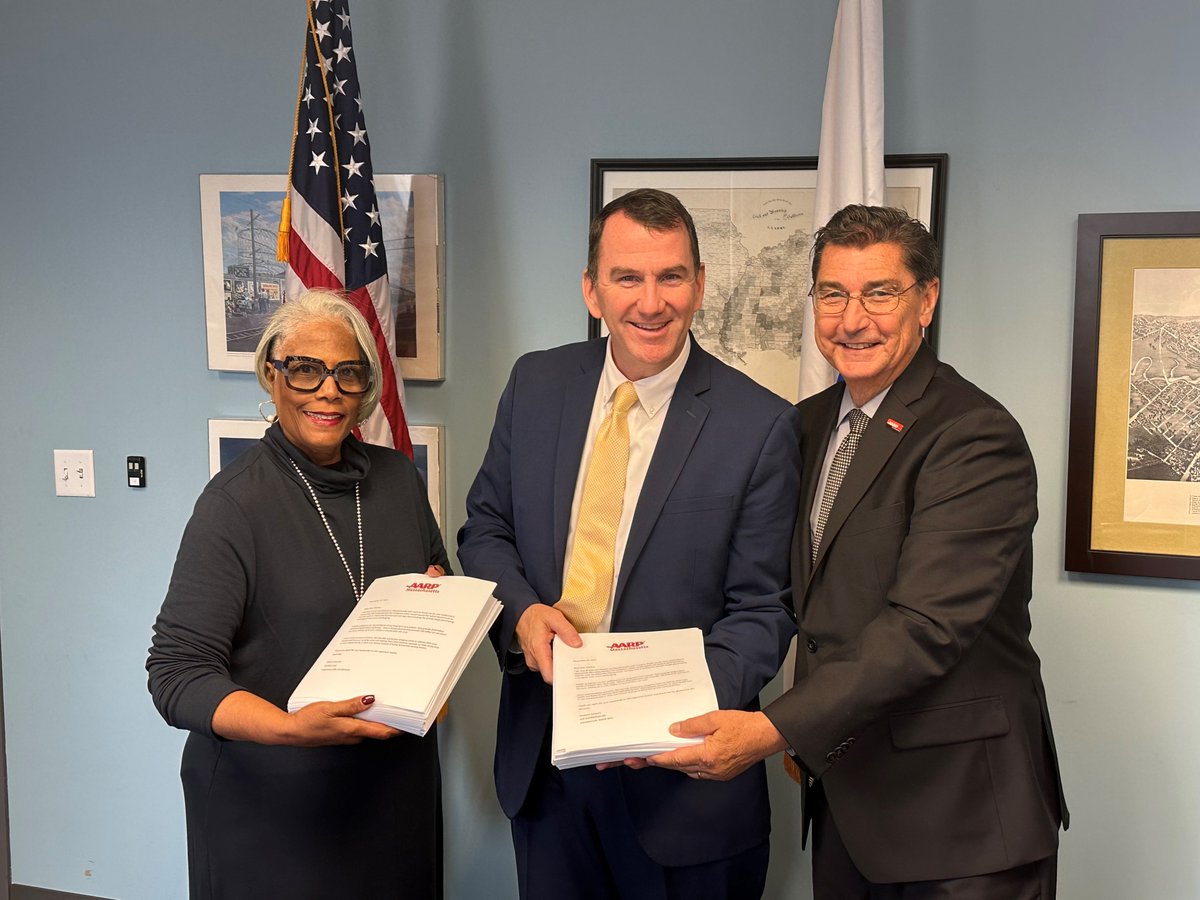 AARPMA's tweet photo. Just in time for Thanksgiving, we delivered nearly 1,000 thank you messages to @SenMarkey. State Director Jim Cantwell accepted them. Thanks Sen. Markey for sponsoring the Alleviating Barriers for Caregivers Act. Learn more: https://t.co/bLNloTCQ3h https://t.co/vSkmp3DRHU