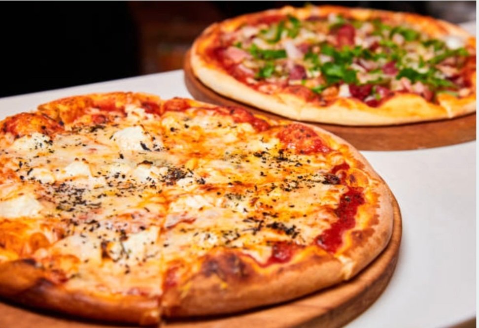 MuySorPrendida's tweet photo. 4 pizzas en dirección a Ferraz.
#Ferraz
#Spain
#FerrazAbusoPolicial
#PSOEDictadura
#IrosYa https://t.co/FDHsaBx6Zy
