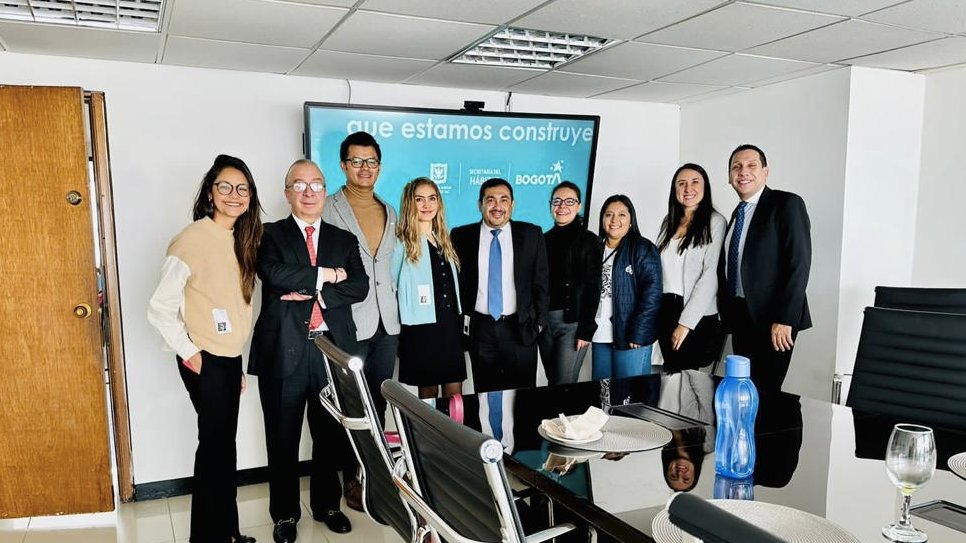 habitatbogota's tweet photo. Adelantamos el último encuentro del comité intersectorial jurídico. Un espacio de discusión y conocimiento para fortalecer las decisiones de las entidades que integran el sector Hábitat.

Gracias a quienes nos acompañaron durante estas sesiones y al apoyo de la @juridicadistri. https://t.co/CvCl0rxSHg
