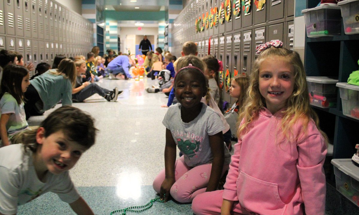 BF_District's tweet photo. 1st graders rocked the parade route with Bee-Bot Robots and handmade floats in yesterday’s Mini Macy’s Thanksgiving Parade! Their excitement was off the charts for this one-of-a-kind learning opportunity!

📸 https://t.co/tplsK9YVzh

#WeAreBondurantFarrar 💙 https://t.co/3BicAazxRz