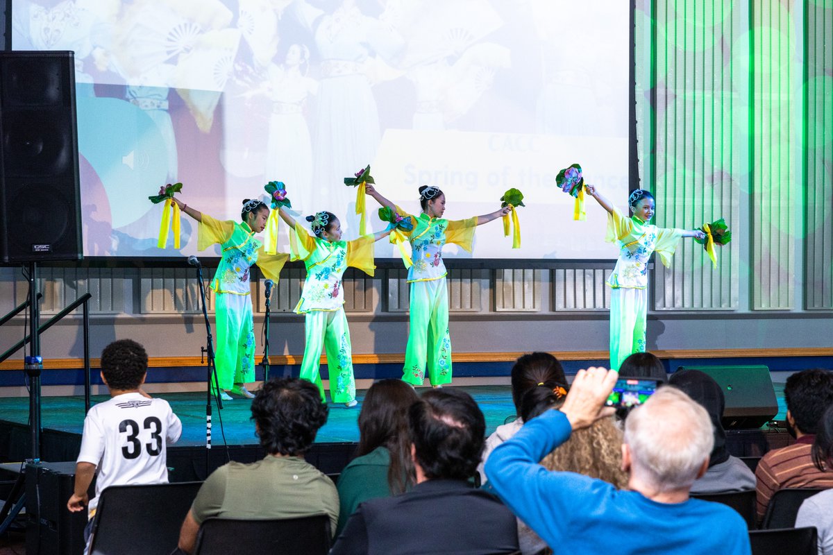 UDelawareELI's tweet photo. We're grateful for the success of our Festival of Nations event last month! Over 600 people of different ages and backgrounds joined us to watch vibrant performances and share in cultural exchange.
#udeleli #studentlife #udel #studyintheusa #studyUD  #udglobal #FestivalofNations https://t.co/n3isECQpKN