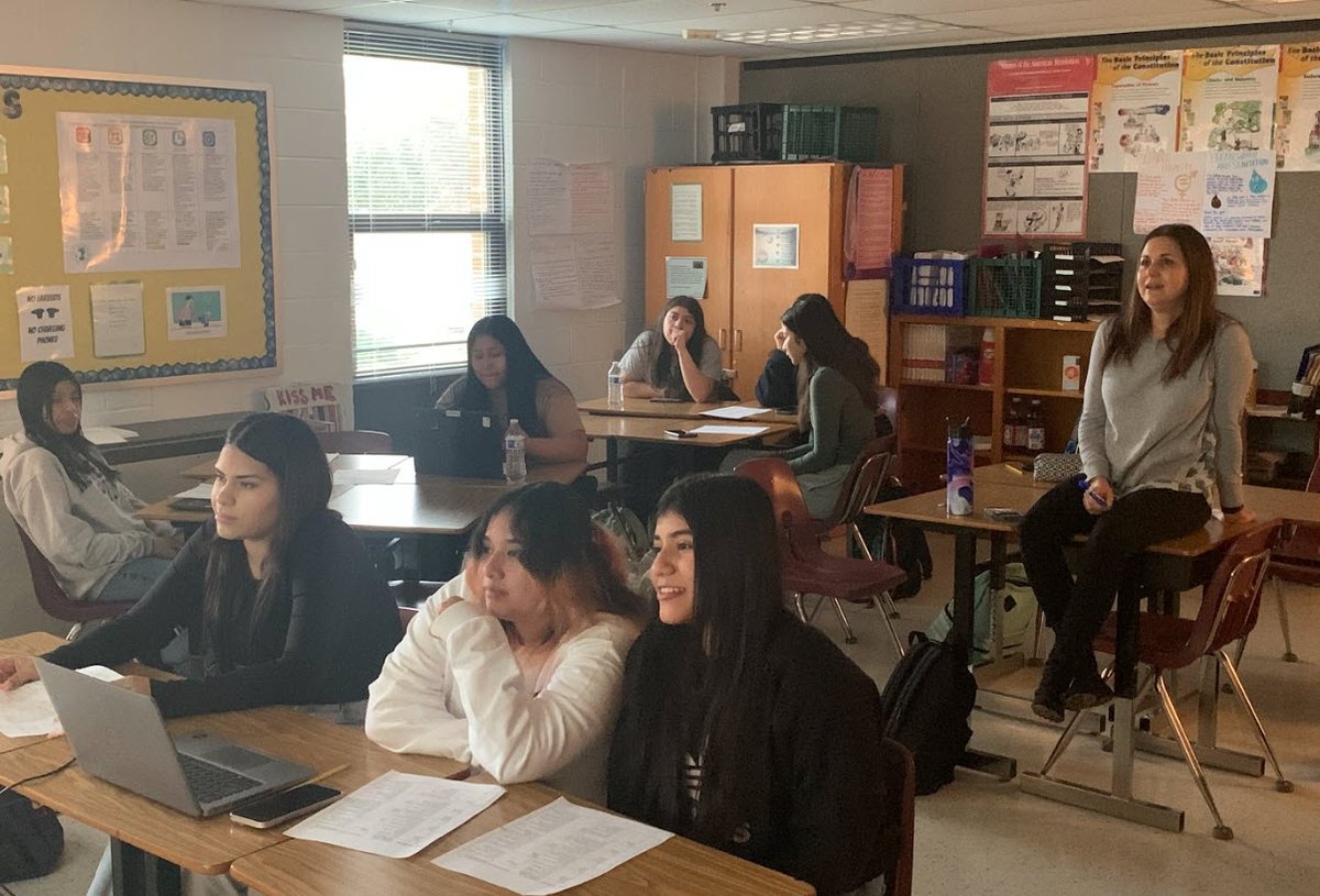 MVMAJORS's tweet photo. Students in Ms. Russo's Current Affairs class met via Google Meet with fellow students from Jorge Eliécer Gaitán High School in Florencia, Caquetá, Colombia.

Teams will work to develop solutions tackling one or more of the UN Sustainable Development Goals beginning in January. https://t.co/raCZlCmRy8