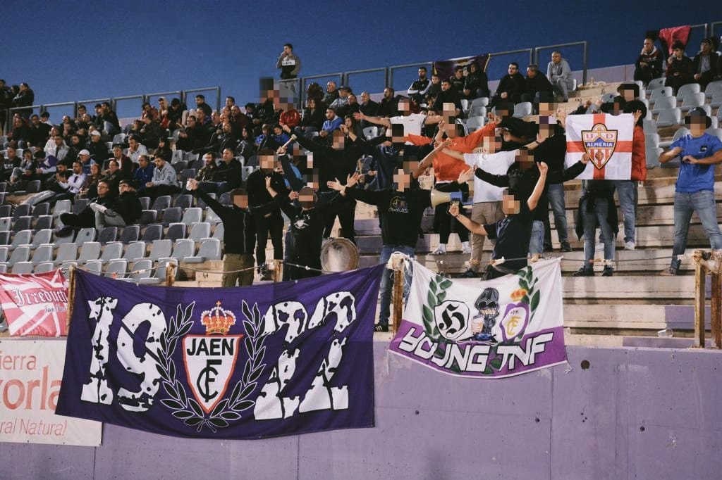 THENORTHFANS's tweet photo. Real Jaén C.F - Atl. Mancha Real (Foto de Mario Pastor)
"Entre un te quiero y te quiero vamos remontando el vuelo.." https://t.co/hOvgvbasJ2