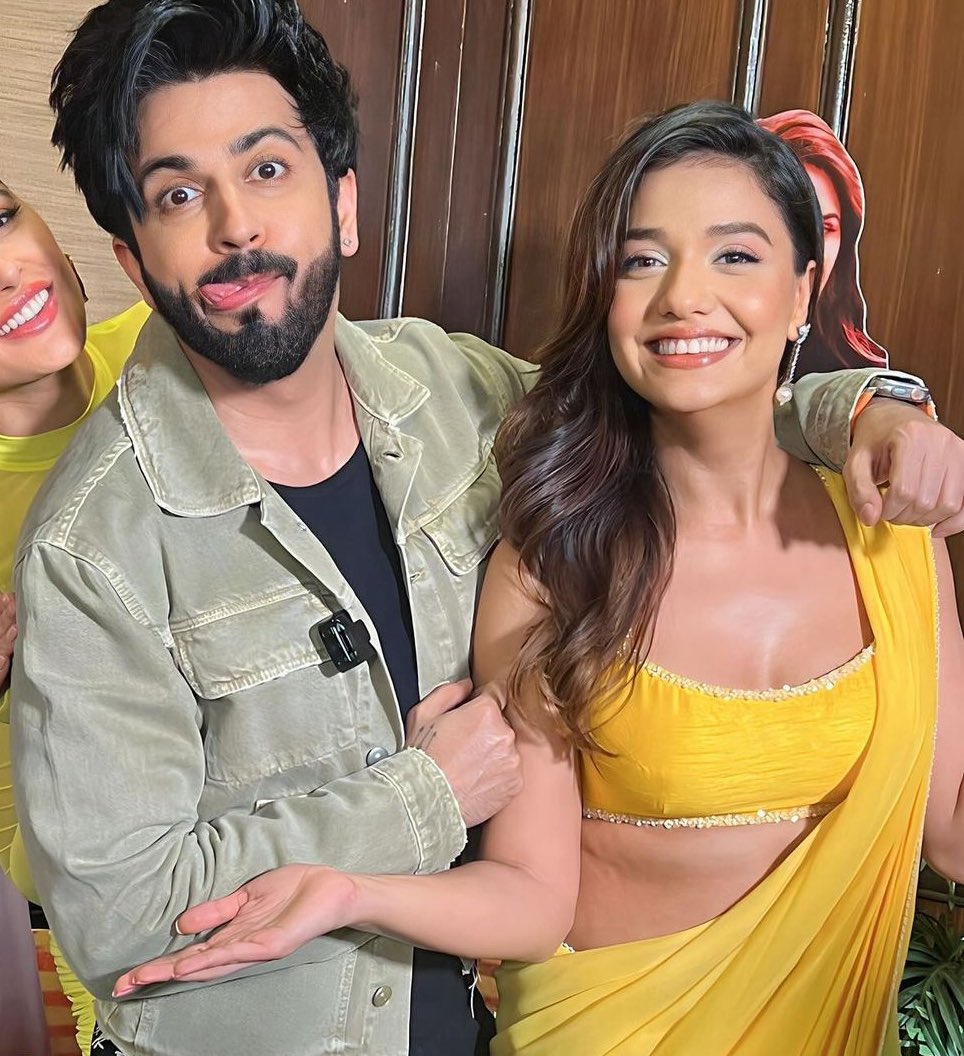 humsaffarrr's tweet photo. #divraj is coming here to steal hearts 🥺 i mean just look at them dude CUUTE 

#DivyaAgarwal #DheerajDhoopar #Tatlubaaz https://t.co/MedNiuLkta