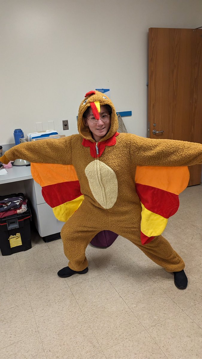 ClearspringAP's tweet photo. You might be ready for Thanksgiving, but are you as ready as Ms. Levine??? @RPMSPTA https://t.co/aV9bPqv9ix