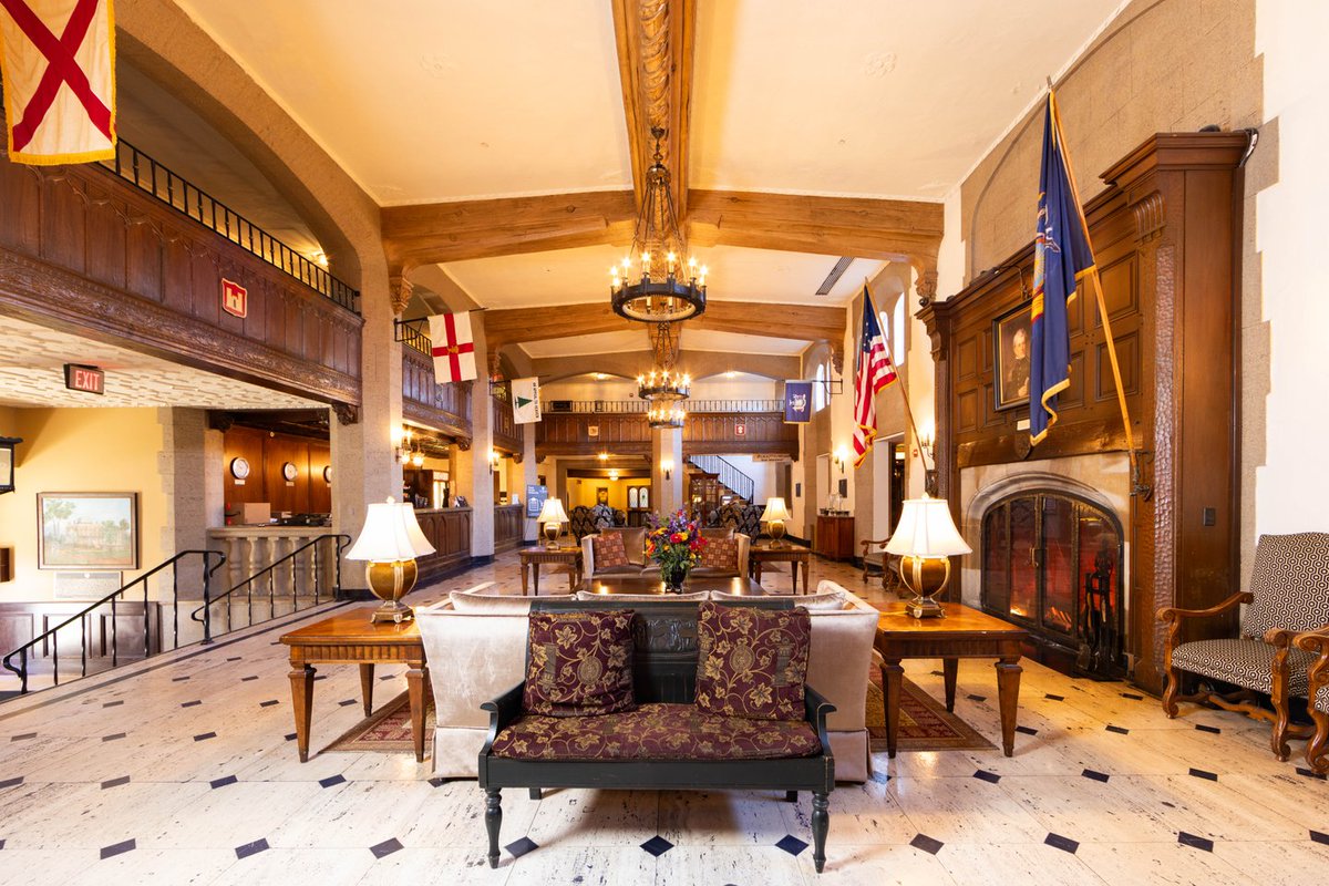 Looking for the perfect getaway? The Thayer Hotel has it all! You'll find rich history, fine dining and amazing views!
📍 West Point, NY