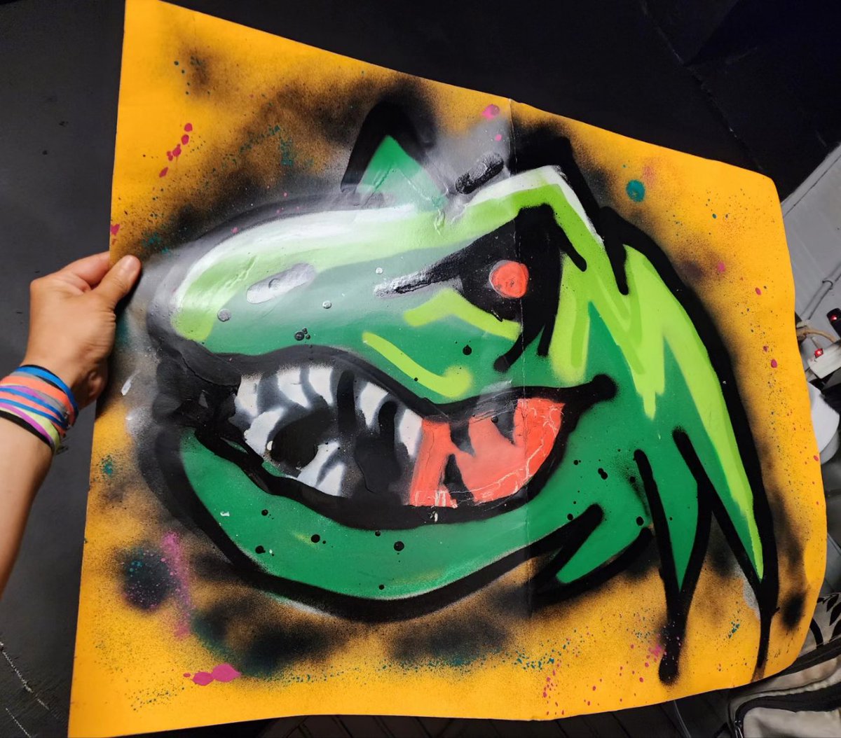 1FACADE's tweet photo. #FACADEaGraff #WrestleRex 11/9/23 🧑‍🎨🦖
@wrestlerex412 Team #Pittsburgh vs the World
#NeonBlondes #NeonNinja
#goNINJAgo 💪💚🙏🎨 https://t.co/bwDpeYynh6
