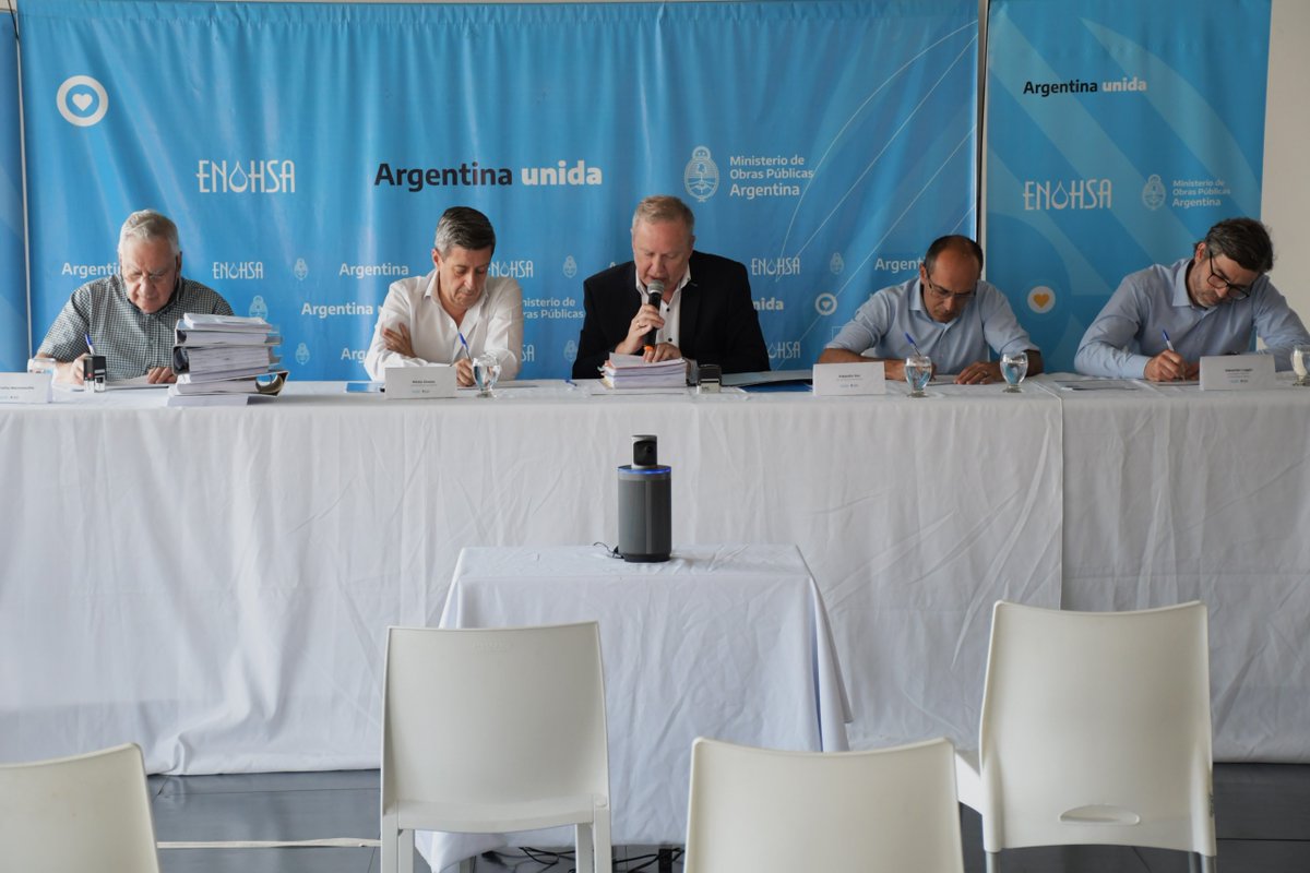 💧Licitamos la ampliación de las redes cloacales en Bolívar, Buenos Aires

Este proyecto generará 120 puestos de empleo durante su ejecución y, una vez finalizado, mejorará las condiciones de vida de 28 mil habitantes. tinyurl.com/yrk79eqq