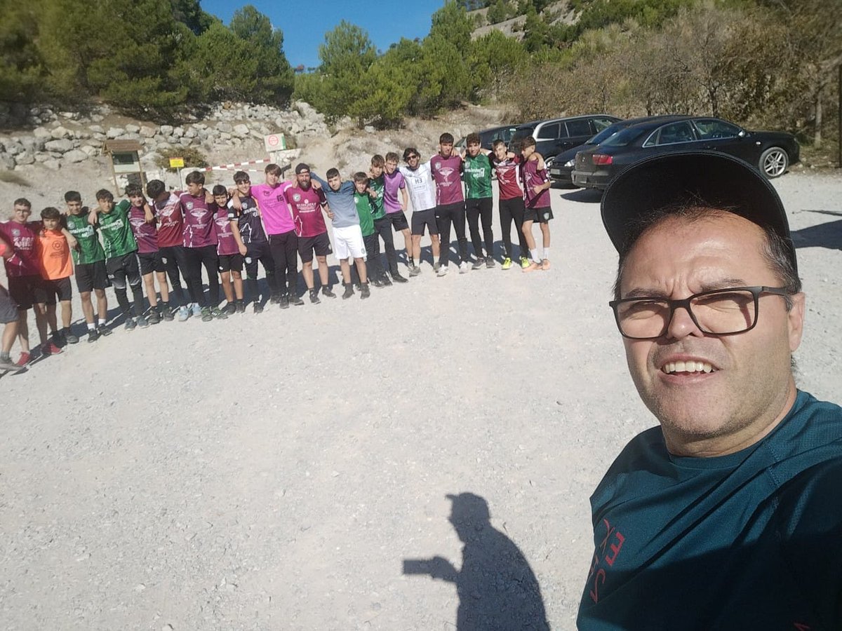 Candor_CF's tweet photo. 🌳Los cadetes aprovecharon su jornada de descanso liguera para realizar una jornada de convivencia en el medio natural descubriendo una parte de nuestra Sierra de Mijas, la zona de Jarapalos.
#CandorCF #wonderfulclub #creandoclub #cadete https://t.co/TVeH8DObsH
