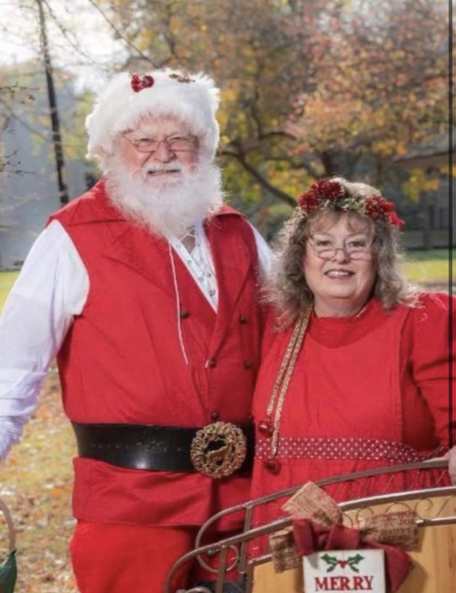 4EvergreenTree's tweet image. Opening Day is this Friday, November 24th at 9AM. Santa and Mrs. Claus will be joining us from 10AM to Noon!