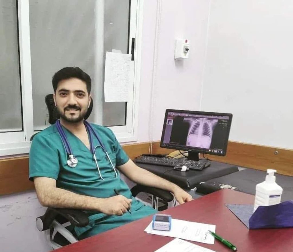 ReportNewsGaza's tweet image. 🔴Le ministère de la Santé confirme la perte de trois médecins dans un bombardement #Israélien sur l'hôpital #AlAwda, dans le Nord #Gaza cet après-midi. #PalestineIsraelwar #Gaza_War