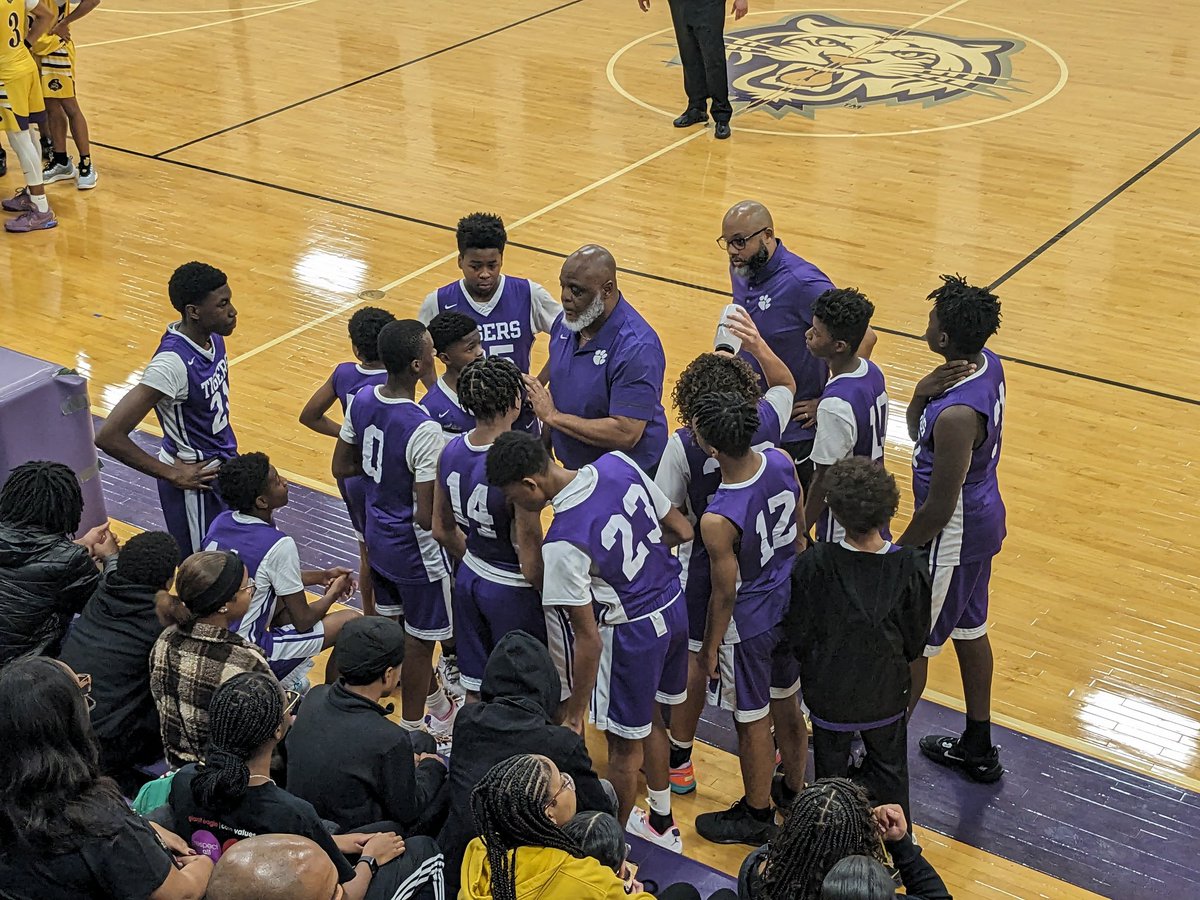 ksmithplsd's tweet photo. @RidgeviewPLSD 8th Grade is battling it out tonight. https://t.co/npZEBrzoFF