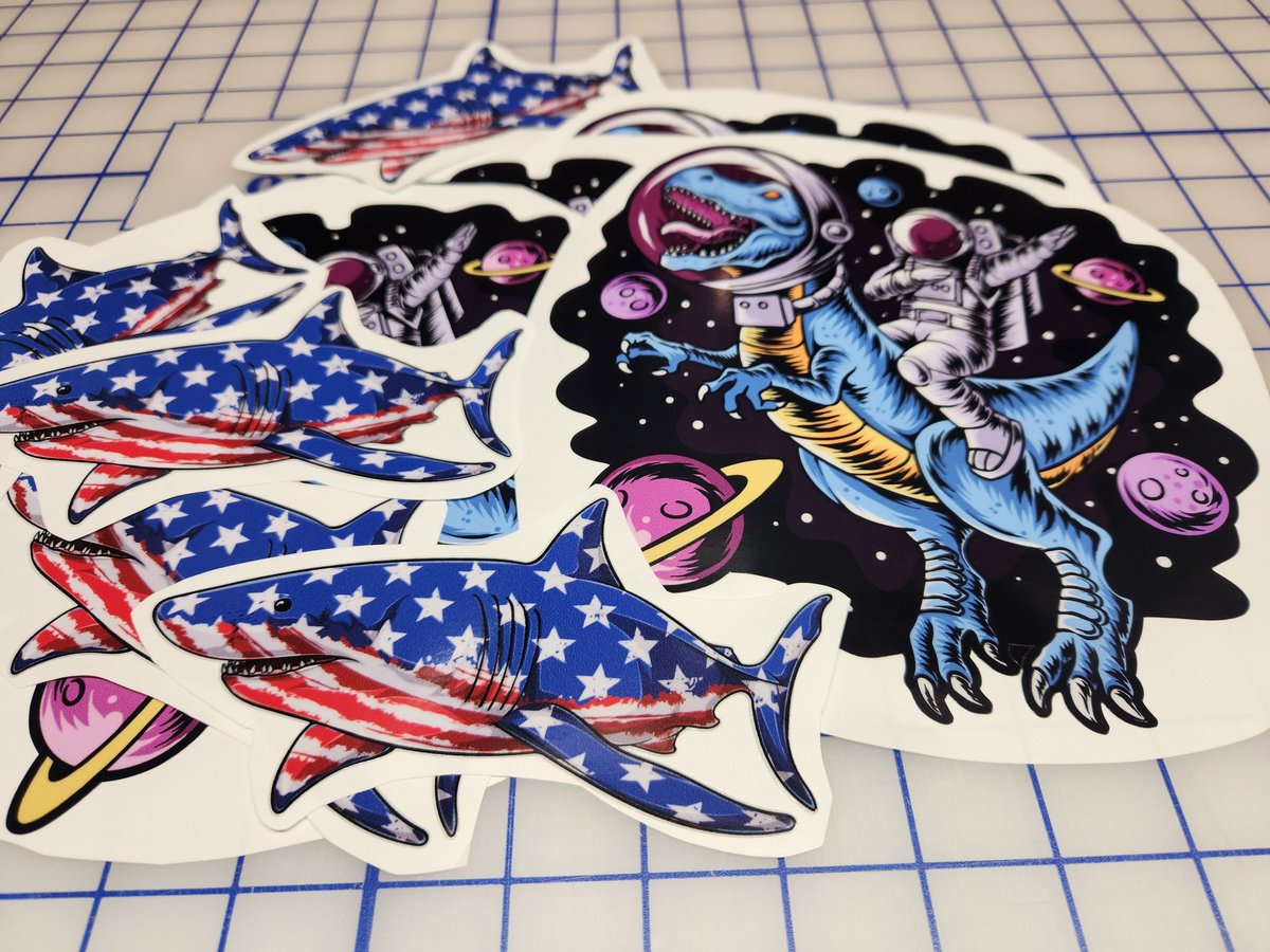 IdentityGraphi1's tweet image. When you have an almost 5 year old and extra space on a vinyl layout, you make fun stickers!

 #wraps #northwales #trucklettering #printshop #vinyl #labels #stickers #identity #signmaker #decals #IGP #lettering #graphics #printing #graphicdesign #signs