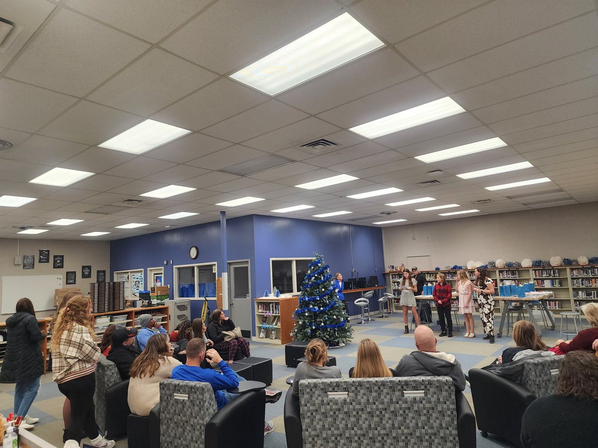 midview_tennis's tweet image. Everyone looks so nice at our 2023 Season banquet! 
#stillworking
#gearingupfor2024
#indoorwork

Always tough to say farewell to our Senior Players....Natalie Lisicky,Candice Lane,and Nora Scibbe