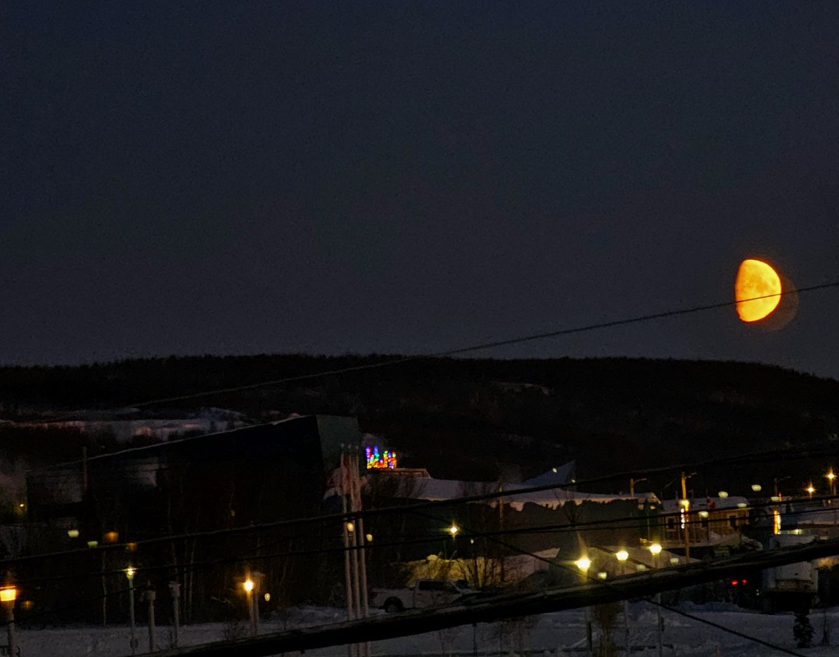 Oh, #HelloMoon
5pm office views