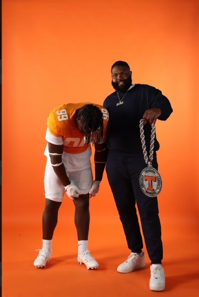 They say I look good in orange 🧡🤍 #RockyTop <a href="/Coach_Nez_/">Willie Martinez</a>  <a href="/luc_brian/">Brian Luc Jean-Mary</a> <a href="/MomOfBOAM321/">Niesha Hill</a> <a href="/KingSnoop_BOAM/">#⃣Loading.....✈️</a> <a href="/coachg76/">Rodney Garner</a> <a href="/Vol_Football/">Tennessee Football</a>  @SWiltfong247 @GHamilton_On3 <a href="/adamgorney/">Adam Gorney</a> <a href="/EauGallieHC/">Coach Sands</a> <a href="/coachjoshheupel/">Josh Heupel</a>