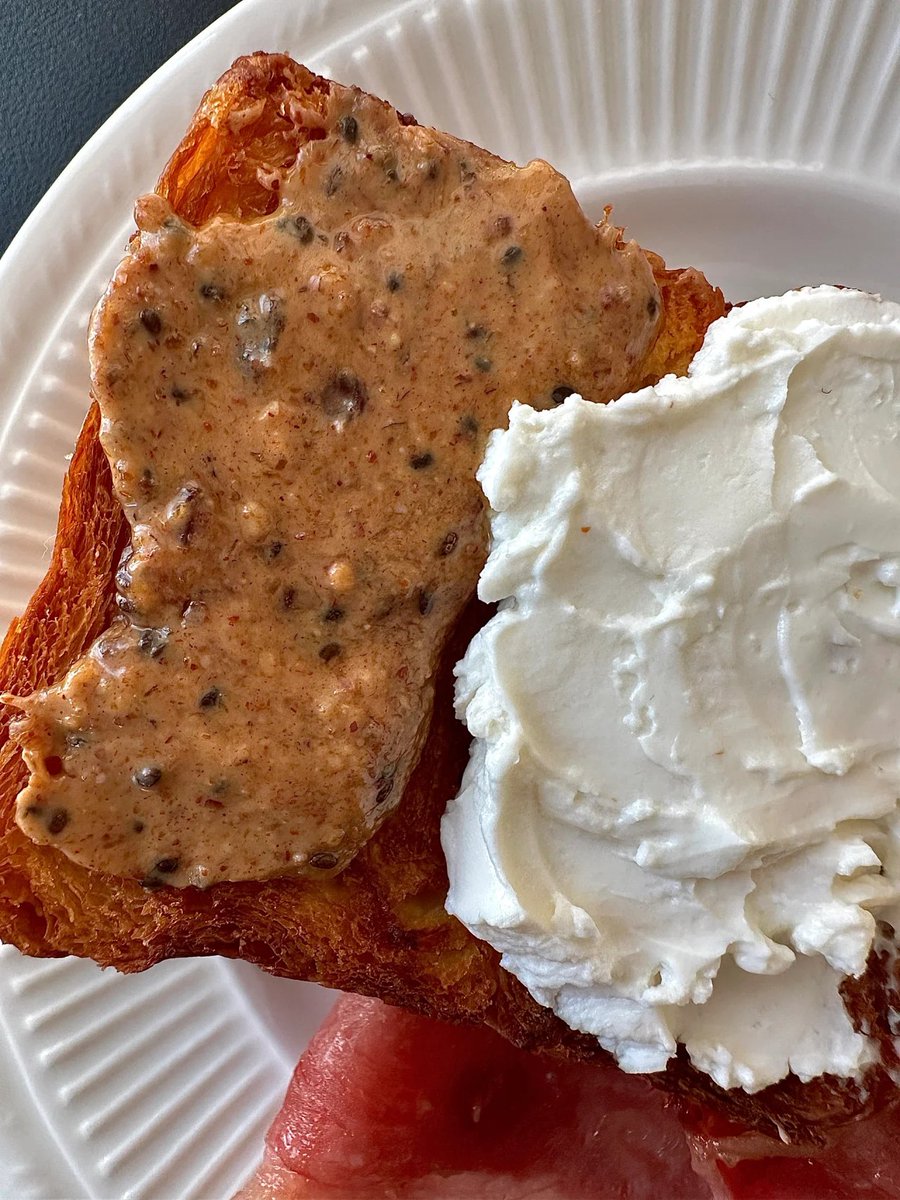 Midori613's tweet image. Keep calm and eat breakfast.❤️❤️