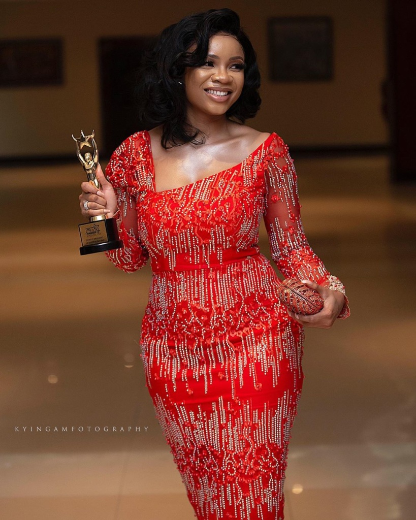 Ozonengi2's tweet photo. She wore a '' Red Dress '' which had a little tinny  white lines in it ... The day was Saturday, October 12, 2019 at the Accra International Conference Centre  #momowithnanaaba https://t.co/rnmuu9HoxD