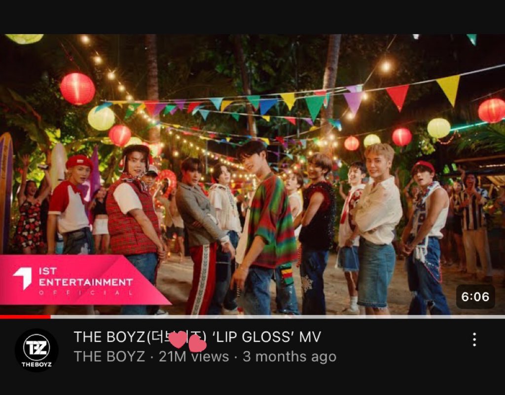 kimsunwoorld's tweet photo. 'LIPGLOSS'                               'WATCH IT'
21M VIEWS                               21M VIEWS
3 Months Ago                           1 Day Ago https://t.co/mAW5yuAuBb
