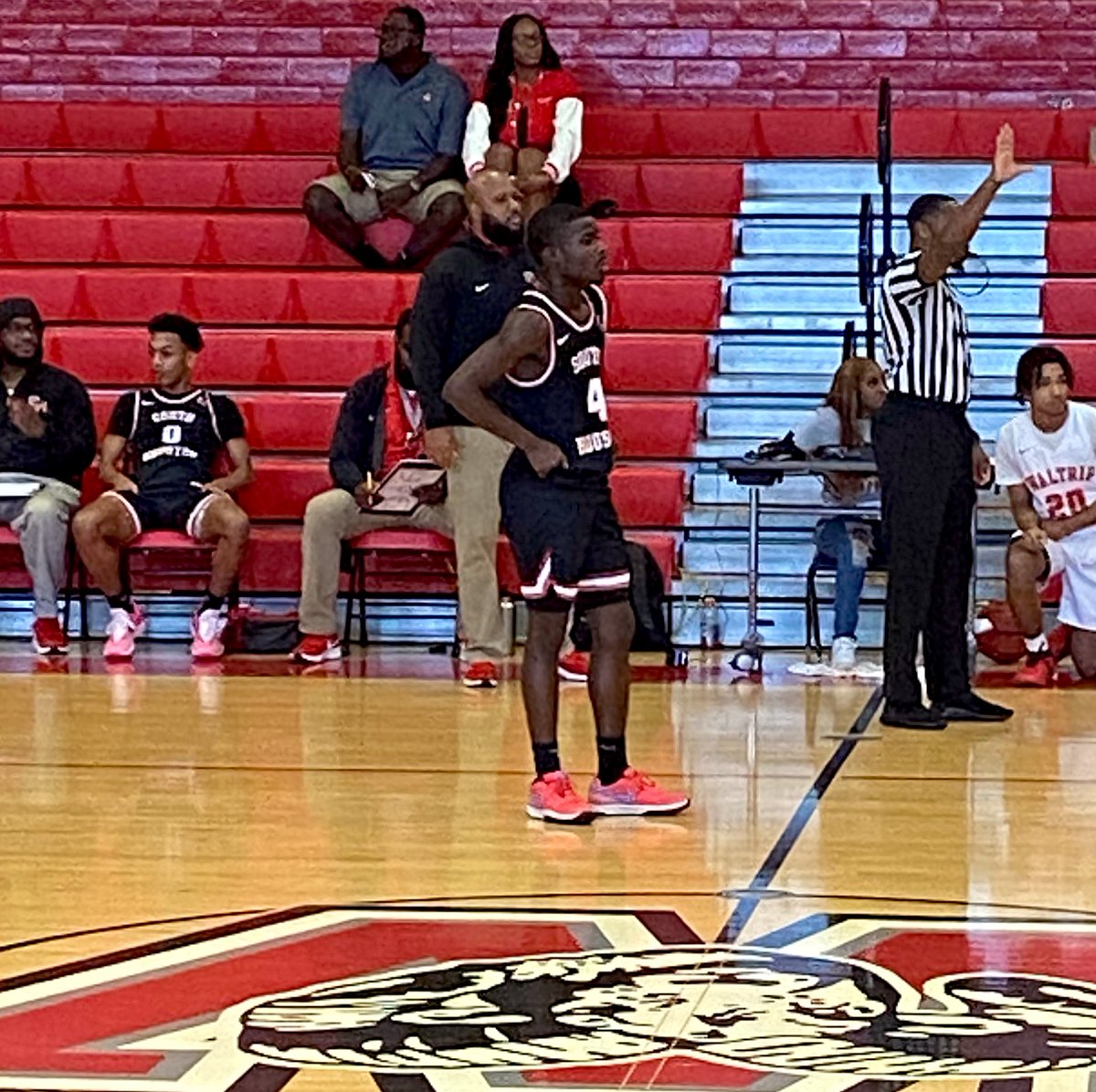 LanorisDCasey's tweet photo. One of the reasons I work so hard. @JeffersoDashan4 #DJ4 #PG #BasketballLife 🏀 #WorkHardPlayHard #SouthHouston #Classof24 #PlayTimeOverItsTheBigLeague 💪🏾🤞🏾 #GodSon https://t.co/Ovw8RYCfVh