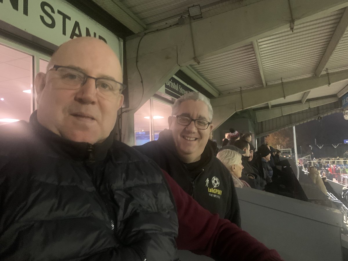 beano_05's tweet photo. What a night of football.Incredible turnaround at Hayes Lane for @OfficialShots.Good to catch up with Shahid,@mattwigman,Steve Certainly a game of two half’s.Also good to meet @BroadcastMoose
To round off the night,@BLFC1907 get an excellent win at @LeatherheadFC
#HeHadOneJob https://t.co/GRRRQ825H4