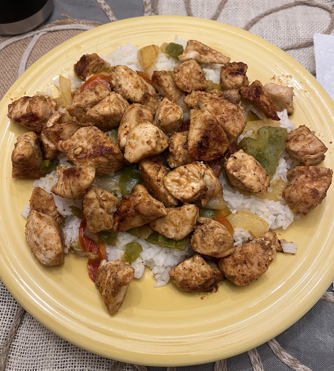 Chicken fajita “bowl.”

Cayenne seasoned chicken (salt &amp; pepper too)
Peppers &amp; onions
Rice (or cauliflower rice)
Sour cream &amp; Siracha/hot sauce by preference

And all <a href="/Awaken180/">Awaken180° Weightloss</a> approved. 👍🏻