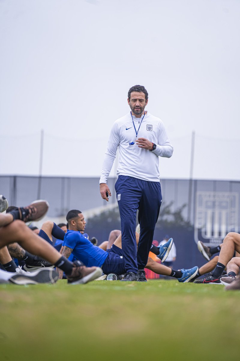 No me quiero despedir, y menos, sin agradecer a todas las personas que hacen de <a href="/ClubALoficial/">Club Alianza Lima</a> un club gigante.

Gracias por su cariño.

Me llevo lo mejor! 

#AlianzaLimatodalavida 💙