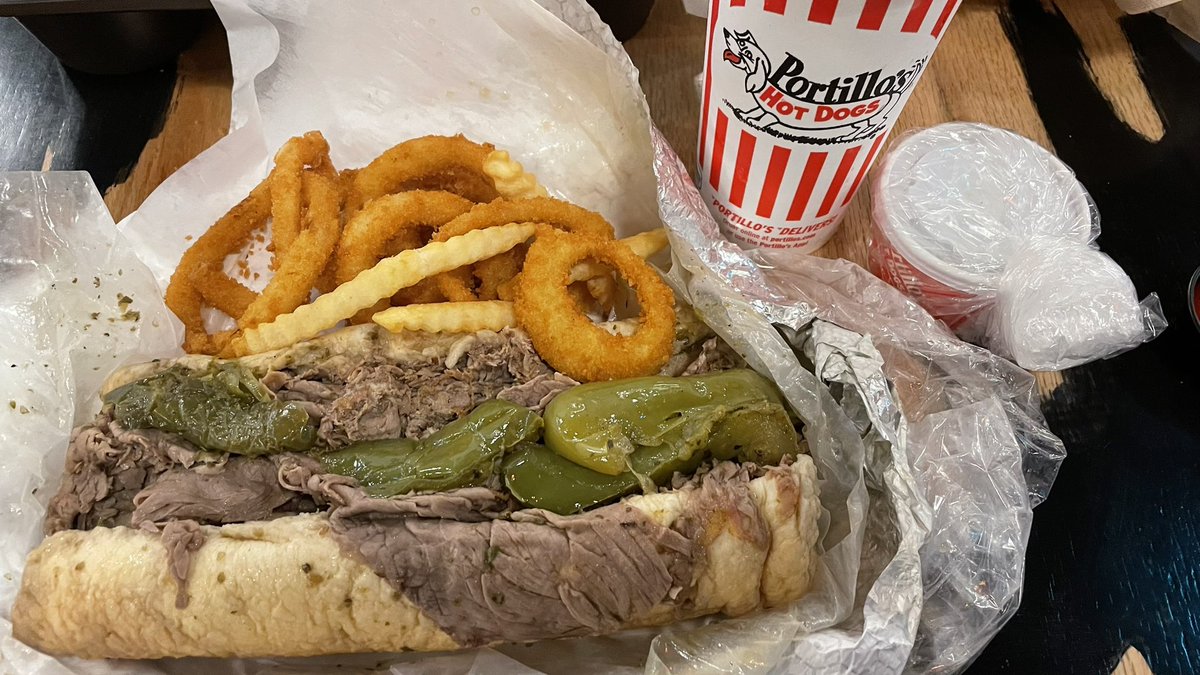 jasonbarfield's tweet photo. Portillo’s in Arlington is now open. @C_USAEats https://t.co/D9rl5JwhiX