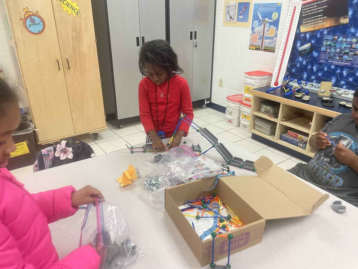 So. I started working with the kids in the Excellence Project on creating marble runs. They’ve never used them before so they are working through the initial learning curve here. @vbschools @VBGifted @MikelleWilliam5 @JulieHawkes05 #vbits.