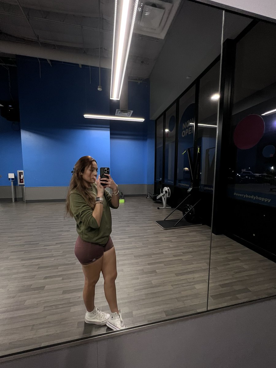 YOLAYYYYY's tweet photo. Hi gym 🫣 https://t.co/KT4vaEE0Vc