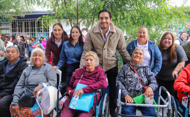VoxPopuliNoti's tweet image. #Entregó Gobierno de @carlospenaortiz más de 2 mil #beneficios

El Alcalde presidió la brigada '#DIF en Tu Colonia', con la asistencia de familias en la Independencia
voxpopulinoticias.com.mx/2023/11/entreg…