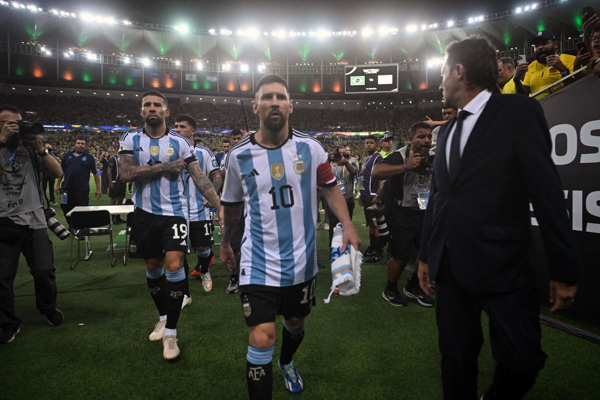 Volve10Riquelme's tweet photo. Al Messi enojado y con caracter damelo siempre https://t.co/FsfgFcHhjq