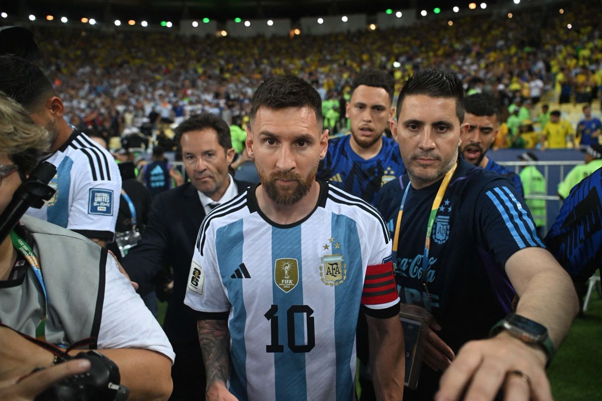 Volve10Riquelme's tweet photo. Al Messi enojado y con caracter damelo siempre https://t.co/FsfgFcHhjq