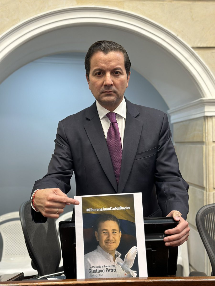 lunadavid's tweet image. Juan Carlos Bayter cumple #35días secuestrado en El Banco, Magdalena.

Antonio Mena cumple #179días secuestrado en Río de Oro, Cesar. 

Fabian Arias cumple hoy #51días secuestrado en Ocaña, Norte de Santander. 

#LiberenALosSecuestrados
#NoMásELN