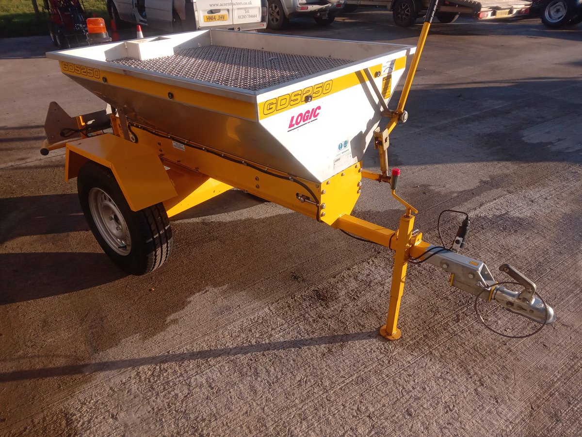 Used Logic GDS250 trailed salt spreader for sale from Acorn Tractors. 2022 model, excellent condition £6950 plus VAT. #wintermaintence #saltspreading #gritting #snowclearance #logic #acorntractors