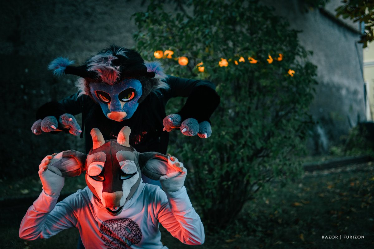 Omnis (@omnis_shum) on Twitter photo Uh Huh ☠️
Worn by <a href="/OkamiWhitewings/">Tired Birbwoof</a>
🦌: <a href="/doryx3D/">Doryx</a>
📸: <a href="/Razor_Damiano/">RAZOR | Blue Lightbulb 🇮🇹</a>
🪡✂️: <a href="/hasko0919/">_.h.a.s.k.o._</a>
📍: <a href="/FurizonEvents/">Furizon</a> Uh Huh ☠️
Worn by <a href="/OkamiWhitewings/">Tired Birbwoof</a>
🦌: <a href="/doryx3D/">Doryx</a>
📸: <a href="/Razor_Damiano/">RAZOR | Blue Lightbulb 🇮🇹</a>
🪡✂️: <a href="/hasko0919/">_.h.a.s.k.o._</a>
📍: <a href="/FurizonEvents/">Furizon</a>