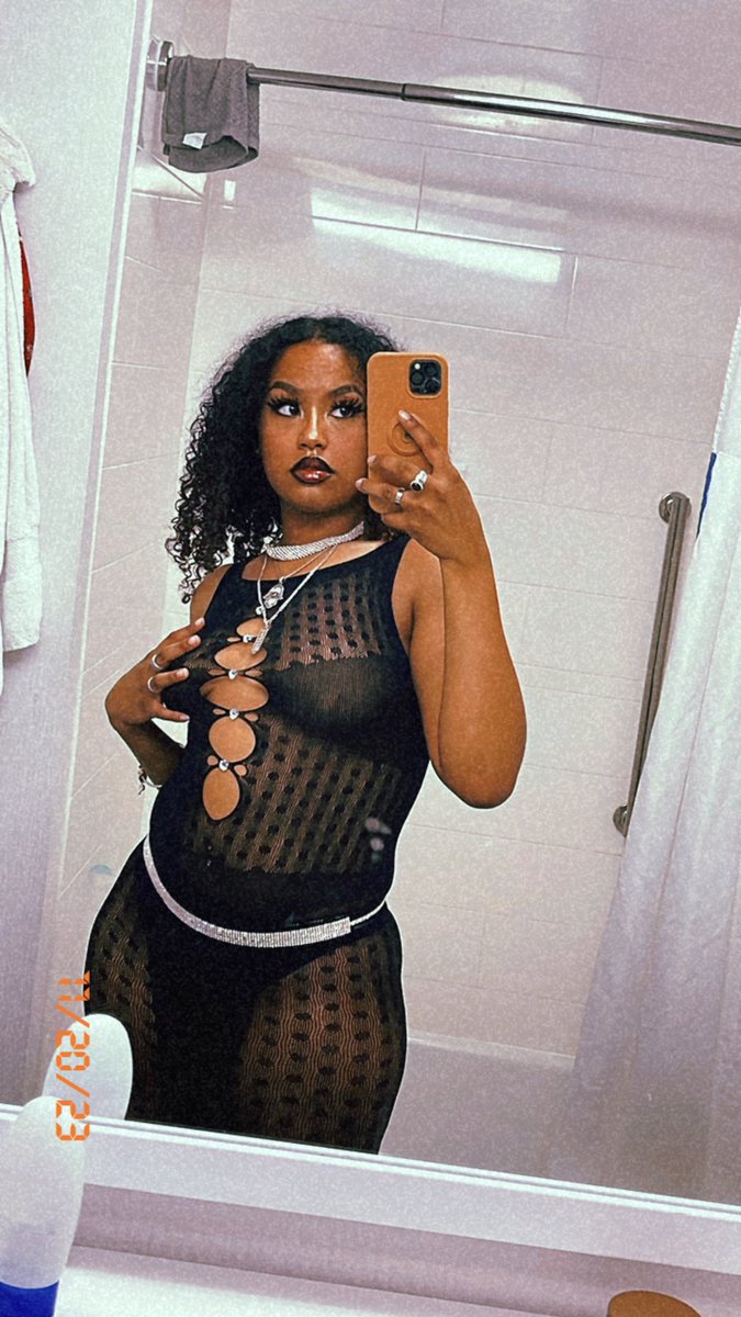spice__mami's tweet photo. Mood for @SexyyRed314_ last night 🤪🖤 https://t.co/SGFHWkDhER
