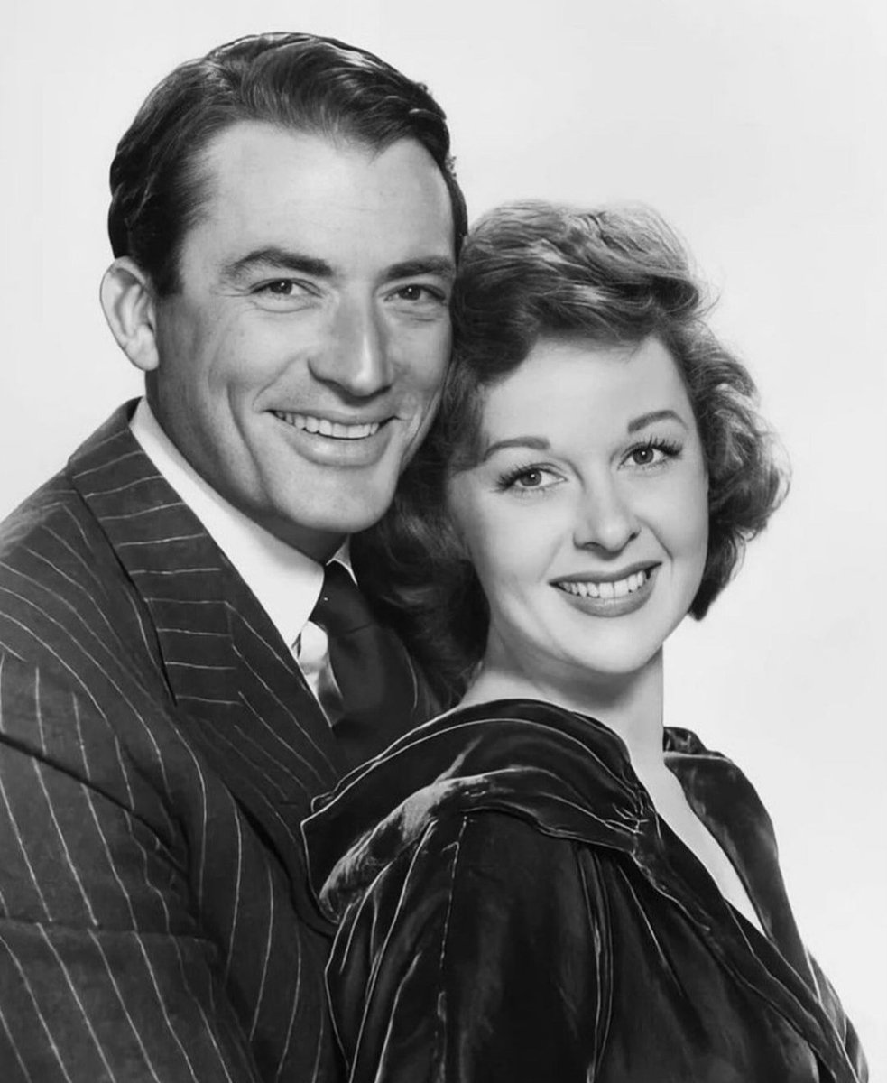JuanmadelaPoza's tweet photo. #GregoryPeck y #SusanHayward en una fotografía publicitaria de #LasNievesDelKilimanjaro (#TheSnowsOfKilimanjaro, 1952), de #HenryKing. Notable adaptación cinematográfica de un relato muy corto (entre 20 y 25 páginas) escrito por #ErnestHemingway que tuvo un éxito espectacular. https://t.co/i0MB2Qv4Wh