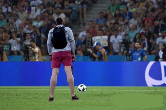 lyXyc_'s tweet photo. france Vs gibraltar     france Vs grèce #GREFRA https://t.co/2LAomJGXYU
