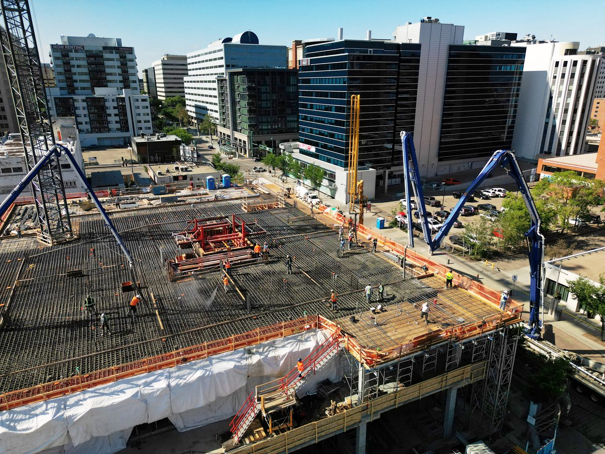 Lafarge_Canada's tweet photo. #ICYMI: Lafarge recently collaborated with @Ledcor on their Parks Tower project. This 1,000-unit building utilized our #ECOPact concrete and Digital Concrete Solutions, meeting all project quality and strength requirements while reducing carbon emissions. https://t.co/aQjXLzmkKi https://t.co/FYkhc7onCG