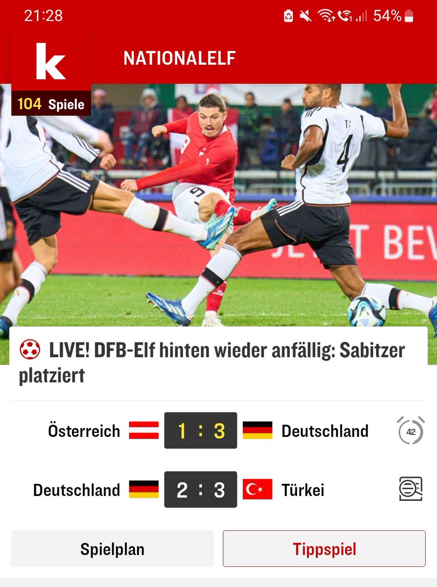 fantasypunk_de's tweet photo. Beim Kicker sehen sie ein anderes Spiel  ... #AUTGER https://t.co/LFss5mkEYr