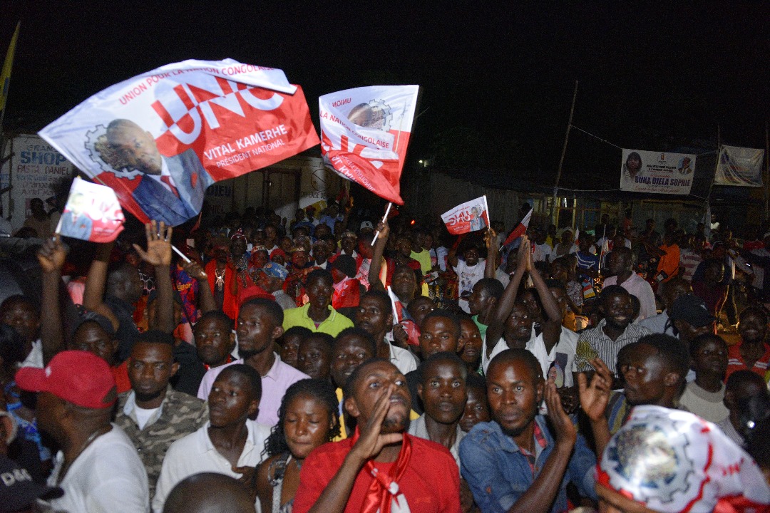 BobelabiR's tweet photo. Le #MWALIMU @VitalKamerhe1 Arrête le Temps à #Masimanimba . Dans son Itinérance vers #Kikwit, l'#Infatigable #Phénomène #MWALIMU s'est Vu Stopper par #Une #Marée #Humaine qui lui a Réservé un Accueil Très Chaleureux. Dans la Foulée, il a Prêché #FATSHI #BÉTON #Candidat20.👏👏 https://t.co/7tw662OnP2