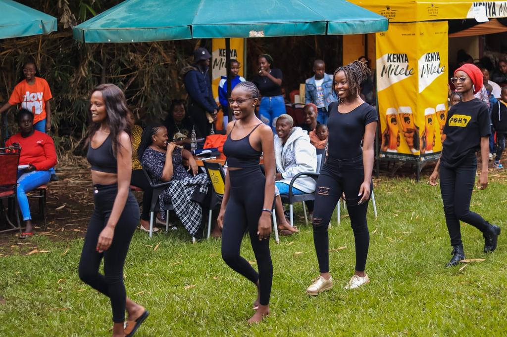 _Achieng_vee's tweet photo. #19daystogo for the #POHAxVUVU23faces FINALS powered by @Dgohnie_POHA and @vuvuafrica on Sunday 10th December at Hotel Bulleys Thika from 12 noon. Y'all are welcome
#pohaxvuvuflickers @ClaudiaConsalis @NVelma17090 @bella_creatives @_Achieng_vee https://t.co/FnlZnWY4R0