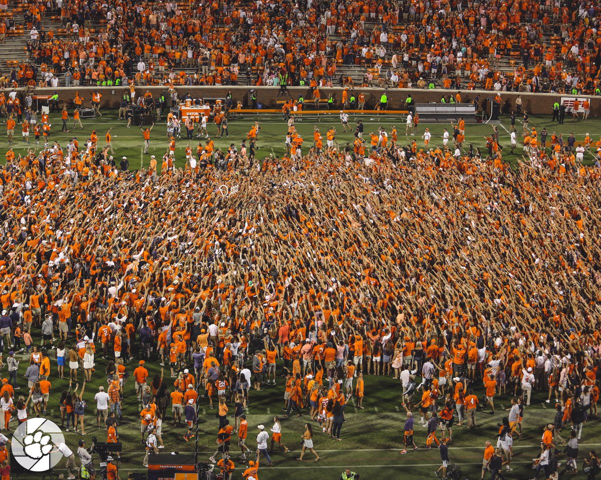 Meeting at the Paw (a thread): 

It doesn’t surprise me when outsiders think this is a weird or bad tradition. Outsiders haven’t done the following:

1. Sprinted on the field as a kid to talk to your favorite player.
2. Thrown the ball with your Dad on your teams field.