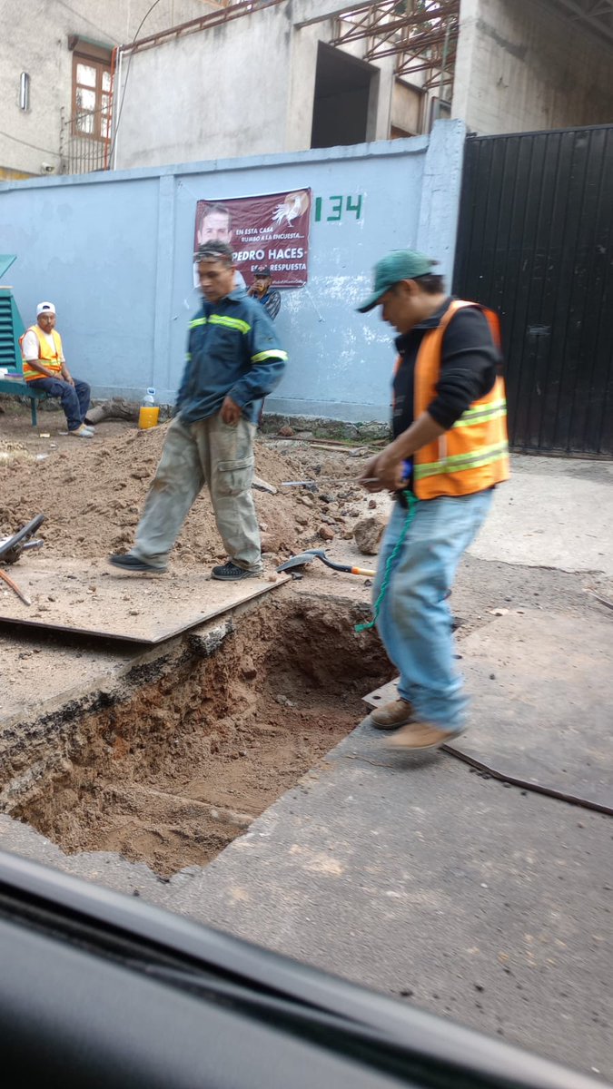 PeonMario's tweet photo. #AlfaGonzález trabajo ilegal en la calle Camino a Fuentes Brotantes 134. Llevamos semanas solicitando una reunión!!! Atte Vecinos Sta Úrsula Xitla https://t.co/t5vGpyxAey