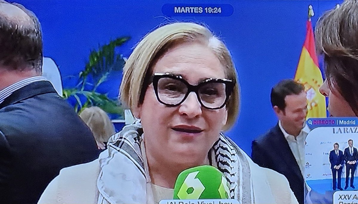 Laboreiro's tweet image. Ada Colau ha roto a Pepe Oneto.