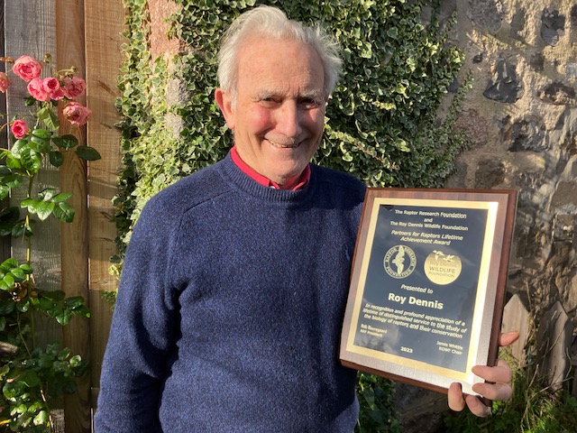 We are delighted to report that @royhdennis's inspirational work with birds of prey has been recognised with a lifetime achievement award from @research_raptor. You can read more and see a video from the ceremony on our website: roydennis.org/2023/11/21/lif…