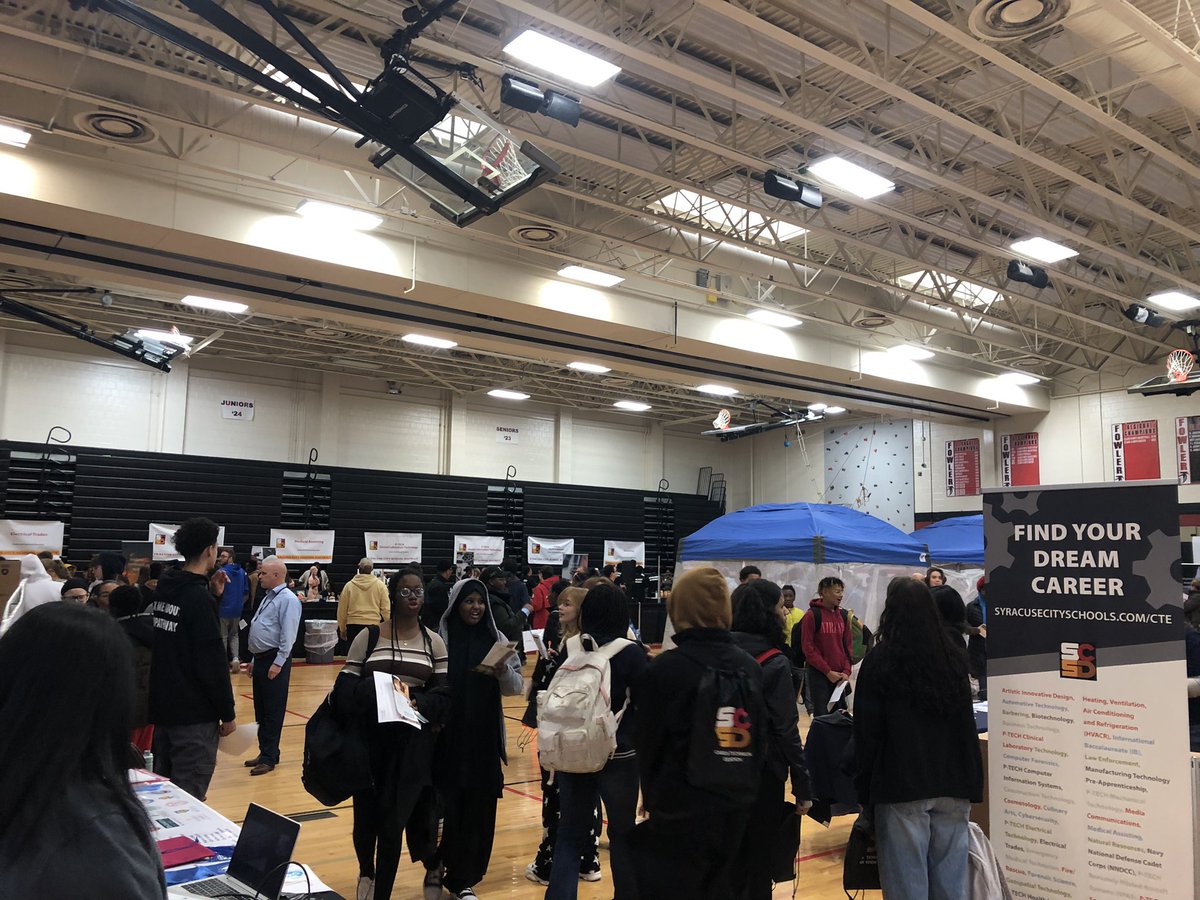 The 2023 SCSD CTE EXPO welcomed 8th graders to explore 30 pathways for high school. Open houses start after we return from Thanksgiving break.@SyracuseSchools #ProudtobeCTE